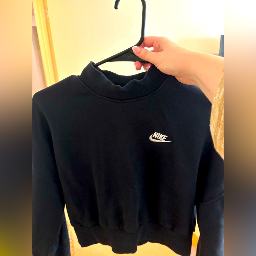 Nike cropped black sweatshirt
